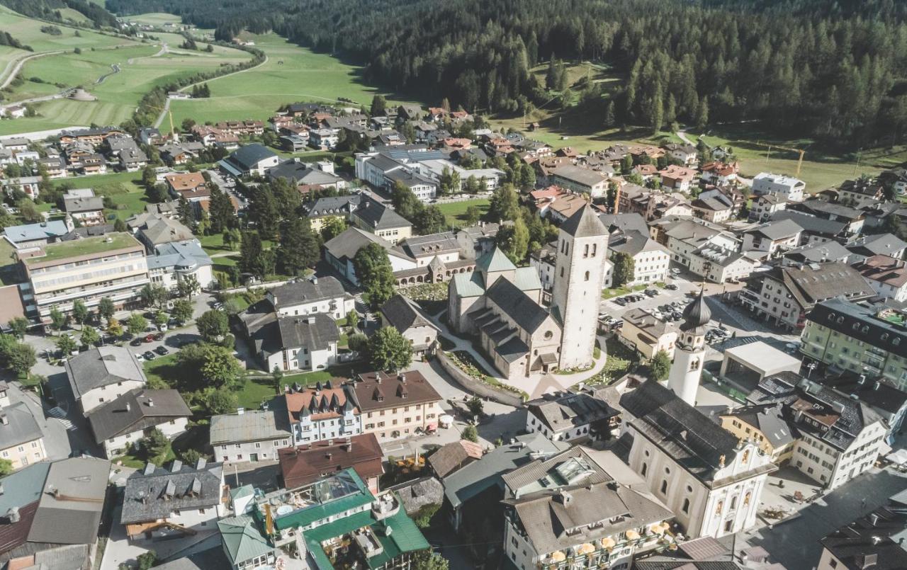 Hotel Villa Waldheim San Candido Exterior photo