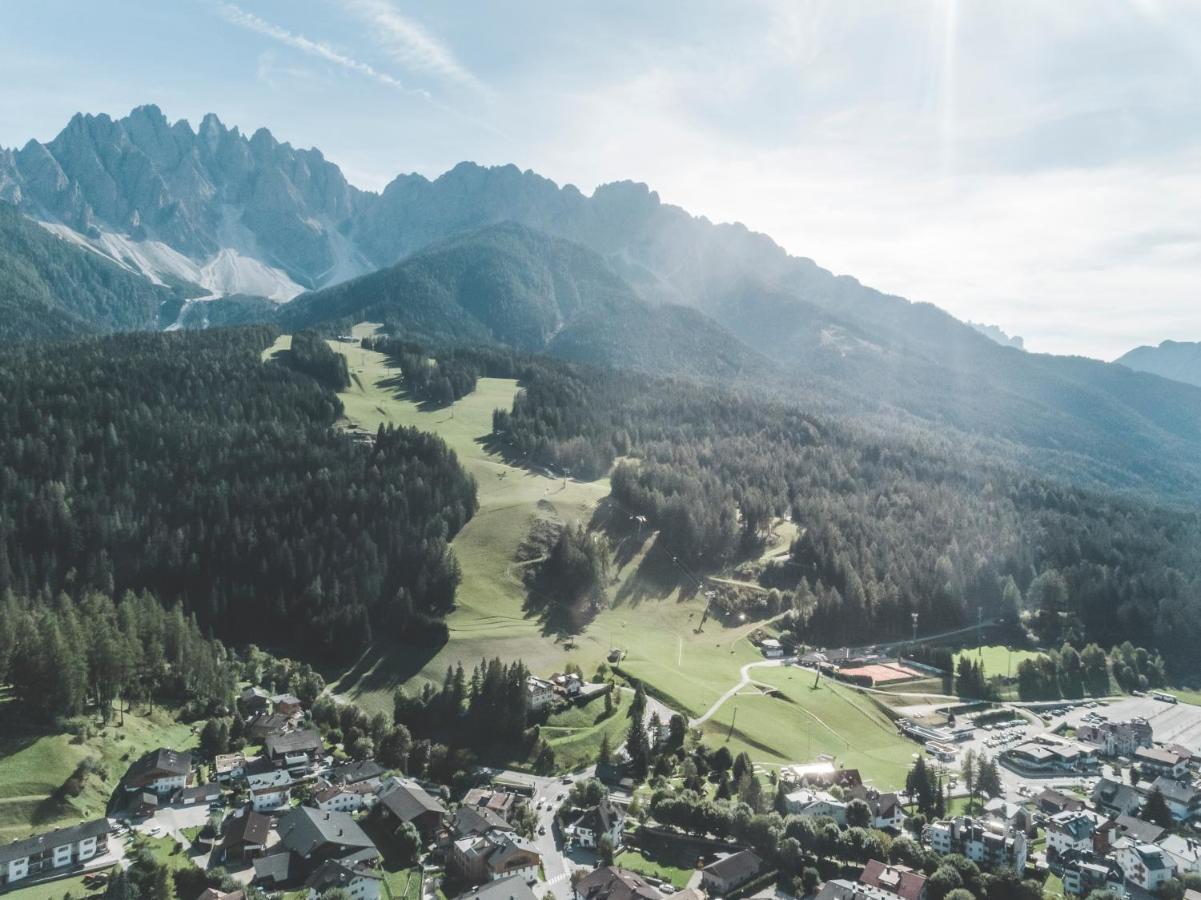 Hotel Villa Waldheim San Candido Exterior photo